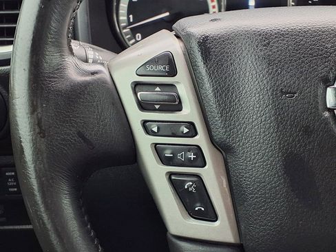 Used 2018 Nissan Titan SV w/ SV Convenience Package RWD image 14