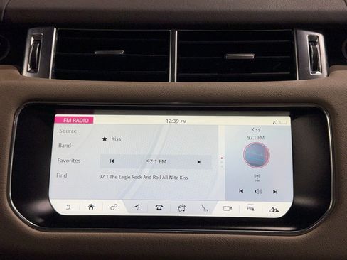 Used 2017 Land Rover Range Rover Sport SE image 31