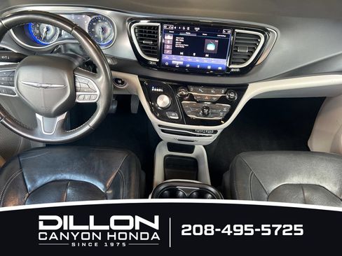 Used 2022 Chrysler Pacifica Touring-L FWD image 5