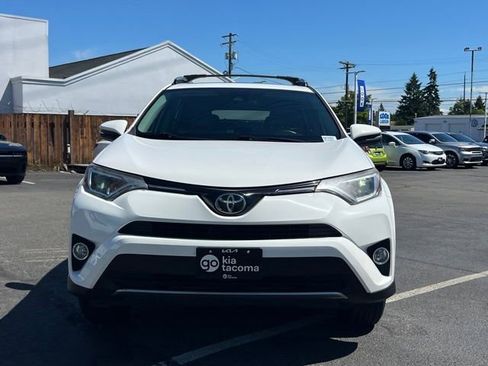 Used 2017 Toyota RAV4 XLE AWD/4WD image 4
