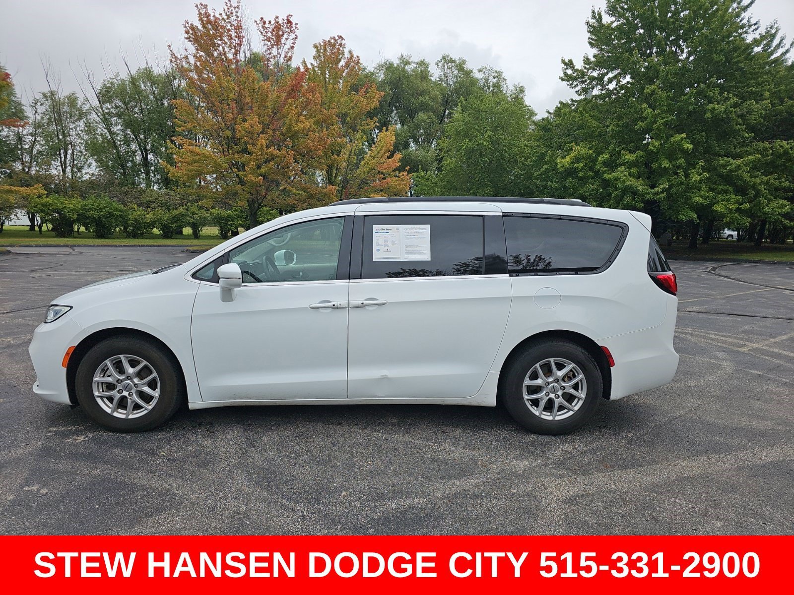 Used 2022 Chrysler Pacifica Touring-L FWD image 1