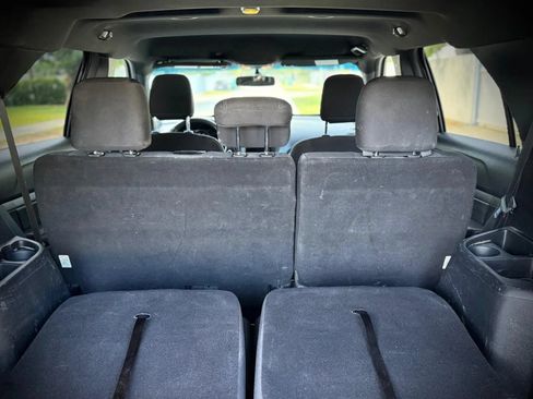 Used 2018 Ford Explorer XLT w/ Equipment Group 201A FWD image 15