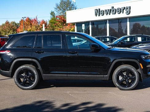 New 2025 Jeep Grand Cherokee Limited w/ Black Appearance Package image 7
