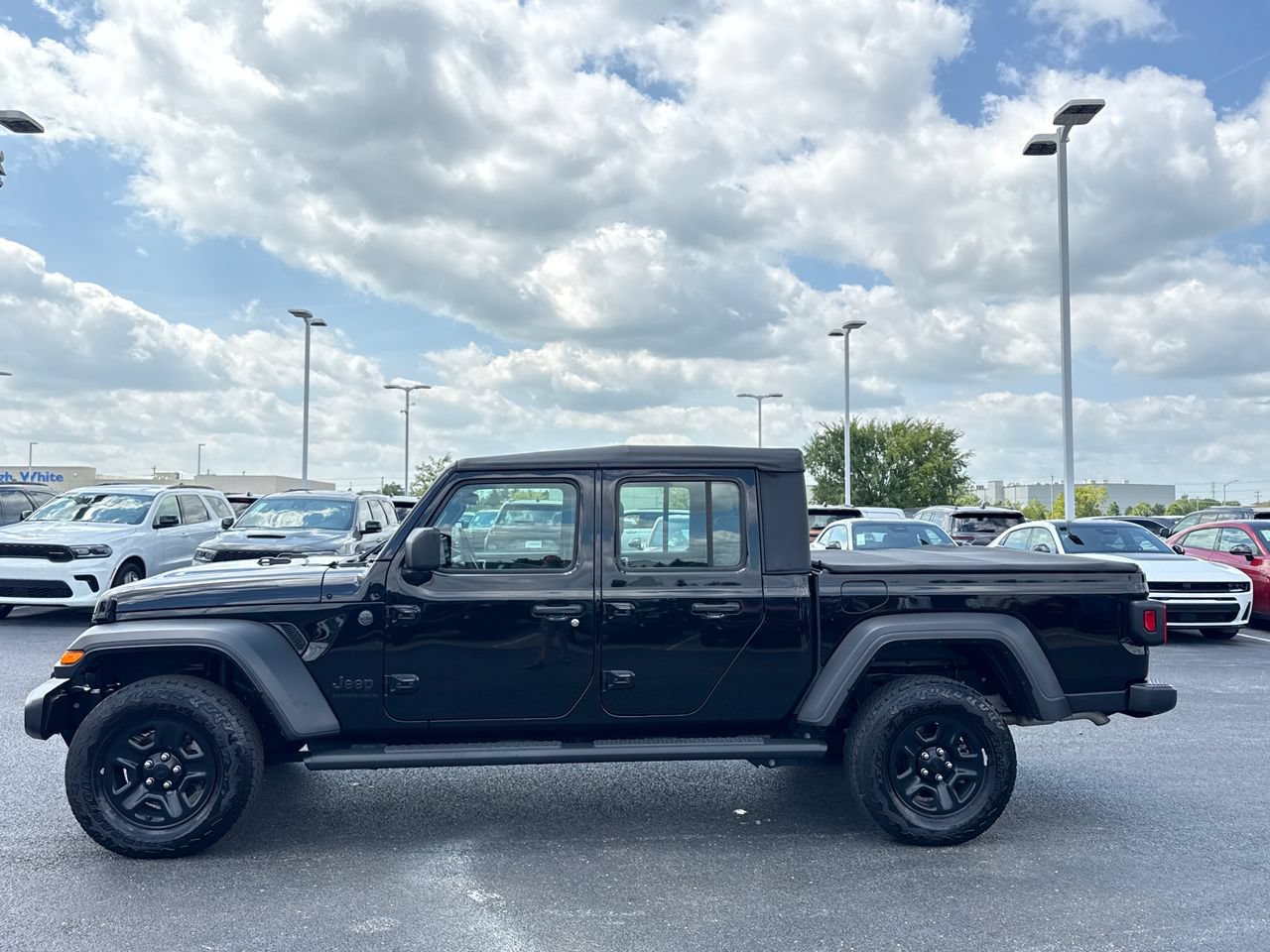 Certified 2025 Jeep Gladiator Sport AWD/4WD image 6