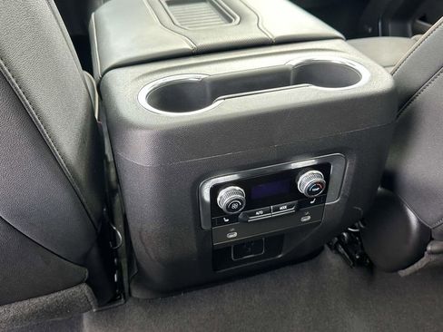 Used 2023 GMC Yukon SLT w/ SLT Premium Package image 15