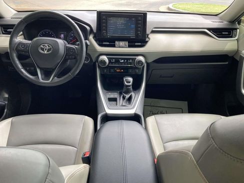 Used 2020 Toyota RAV4 XLE Premium FWD image 10
