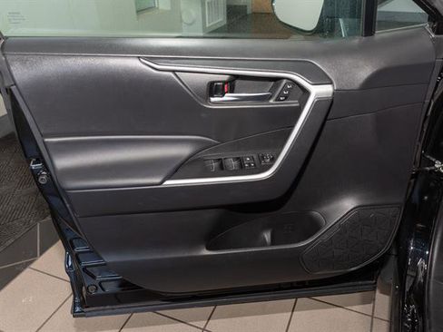 Used 2023 Toyota RAV4 XLE Premium image 8