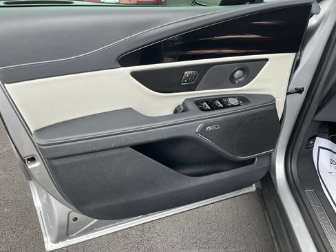Used 2024 Lincoln Nautilus Premier w/ Equipment Group 102A AWD/4WD image 11