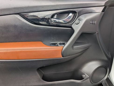 Used 2017 Nissan Rogue SL w/ SL Premium Package image 11