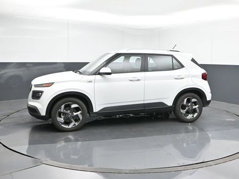 Certified 2024 Hyundai Venue Limited image 2