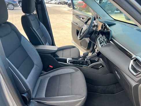 Used 2025 Chevrolet TrailBlazer LT AWD/4WD image 13