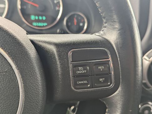 Used 2017 Jeep Wrangler Unlimited Rubicon w/ Connectivity Group AWD/4WD image 26