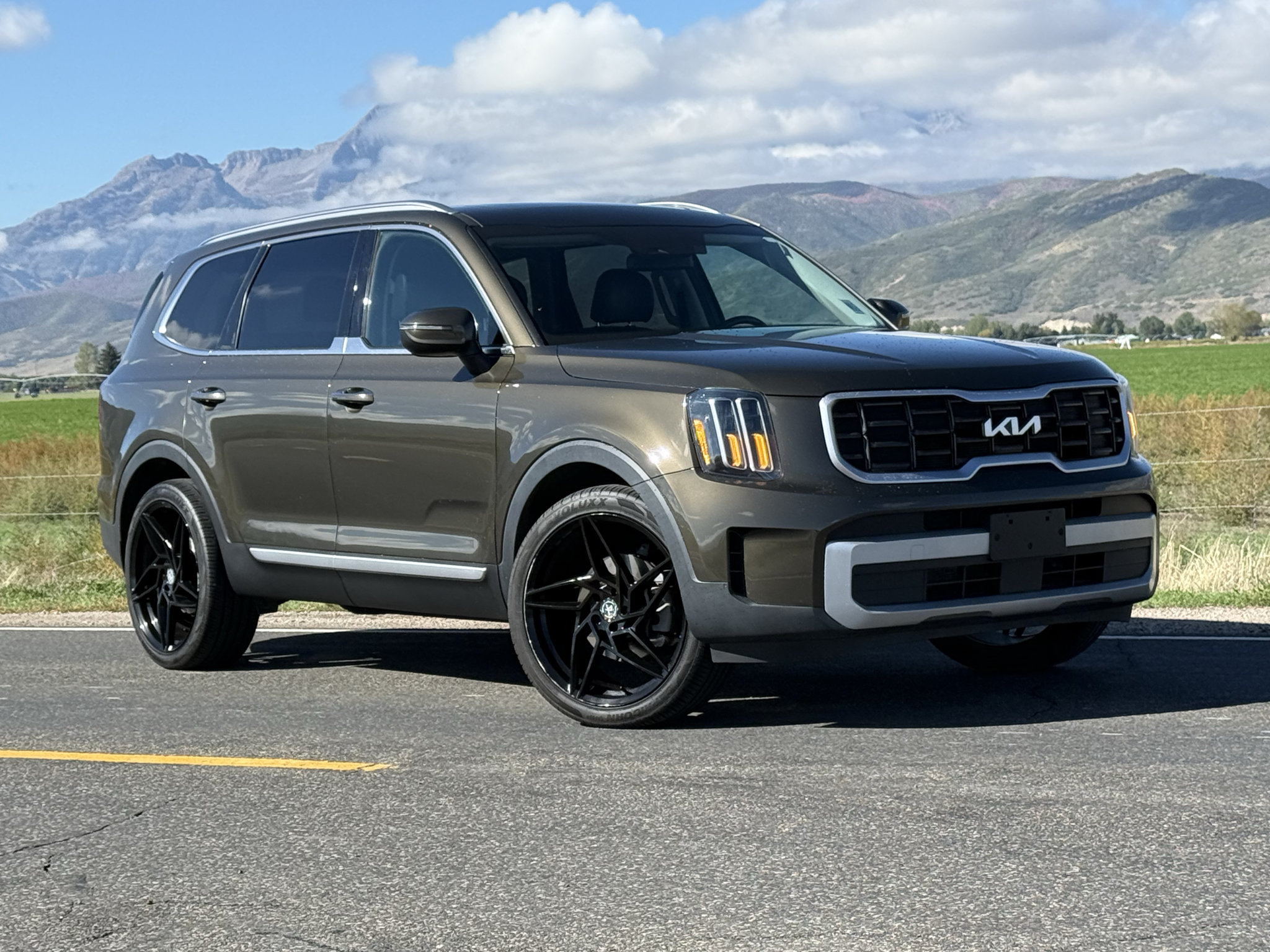 Used 2024 Kia Telluride S w/ S Sunroof Package AWD/4WD image 1