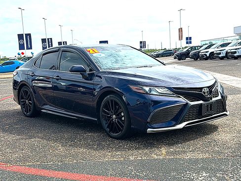 Used 2021 Toyota Camry XSE FWD image 10