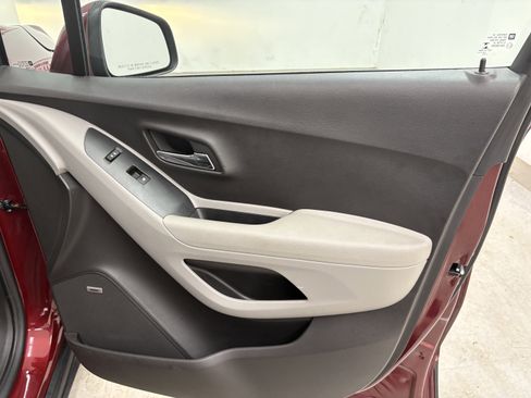 Used 2016 Chevrolet Trax LT w/ LT Sun and Sound Package FWD image 24