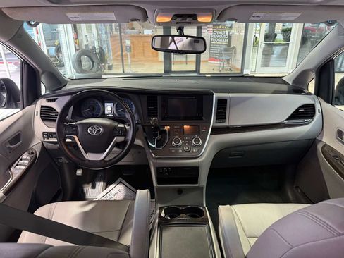 Used 2017 Toyota Sienna XLE w/ XLE Navigation Package AWD/4WD image 26