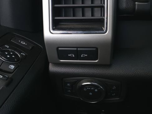 Used 2021 Ford F250 Lariat w/ Tremor Off-Road Package image 28