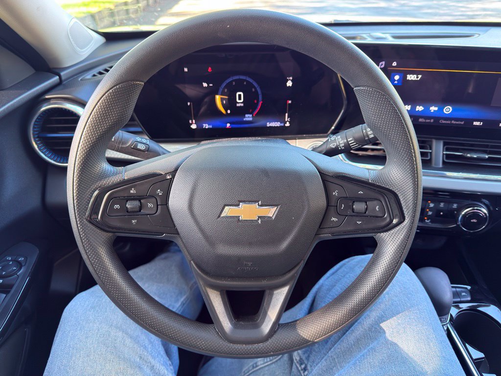 Used 2025 Chevrolet Trax LT FWD image 35
