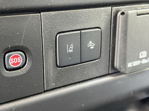 Used 2025 Chevrolet Express 3500 LT w/ LT Preferred Equipment Group RWD image 38