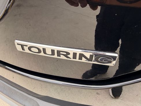 Certified 2025 Honda Pilot Touring image 36