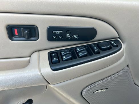 Used 2004 Chevrolet Silverado 2500 LT w/ Heavy-Duty Power Package image 16