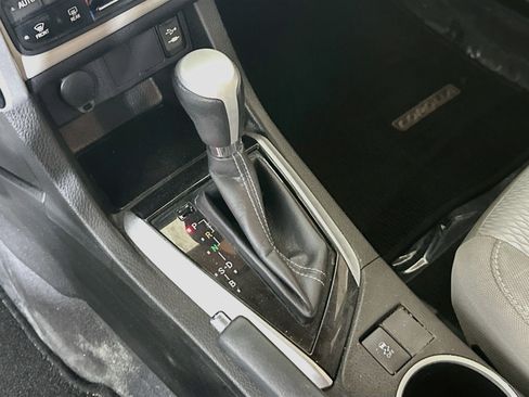 Used 2017 Toyota Corolla LE FWD image 20