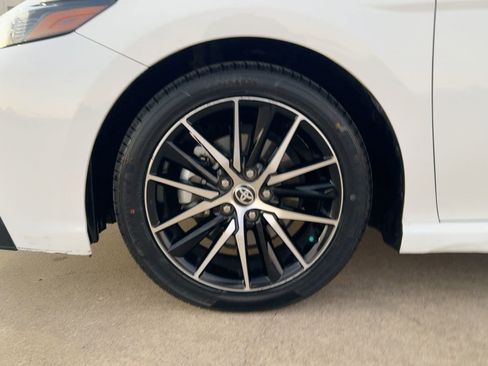 Used 2024 Toyota Camry SE image 11