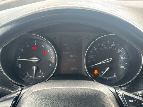 Used 2019 Toyota C-HR XLE image 16