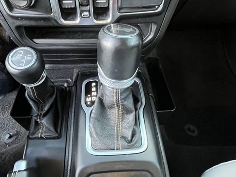 Used 2021 Jeep Wrangler Unlimited Sahara AWD/4WD image 21