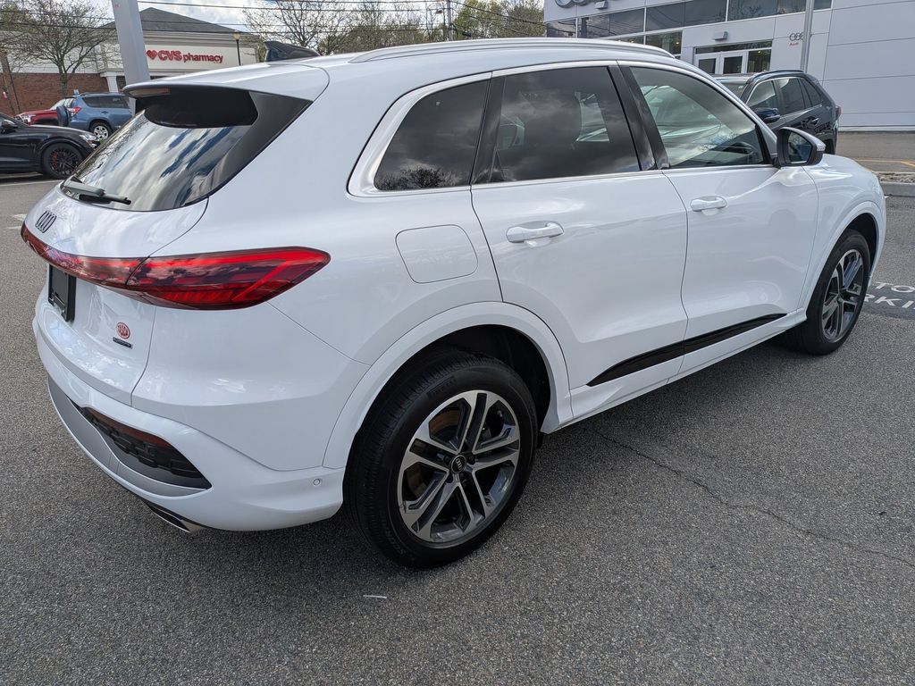 Used 2025 Audi Q5 Premium w/ 19" Wheel Package AWD/4WD image 3