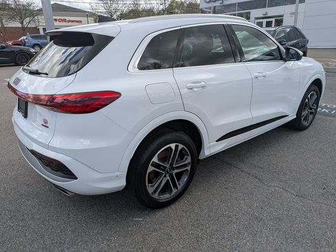 Used 2025 Audi Q5 Premium w/ 19" Wheel Package AWD/4WD image 3