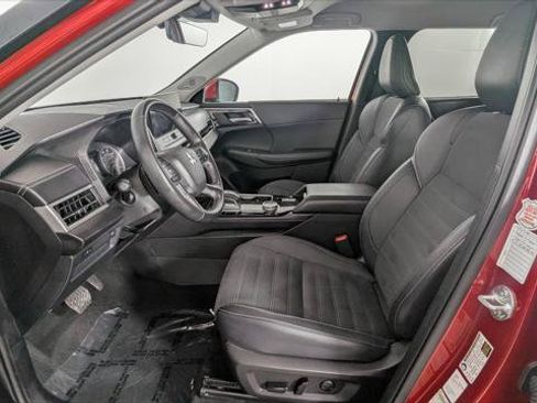 Used 2025 Mitsubishi Outlander SE FWD image 14