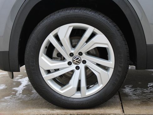 Certified 2022 Volkswagen Atlas SE image 32