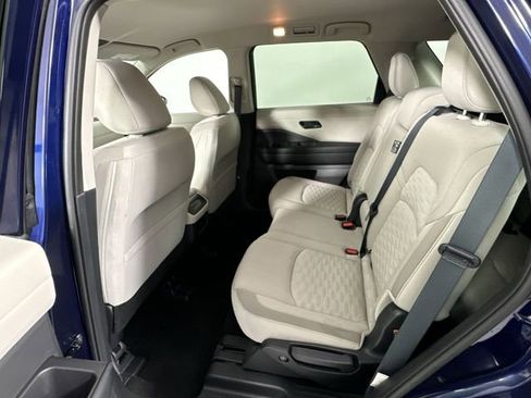 Used 2023 Nissan Pathfinder SV image 23