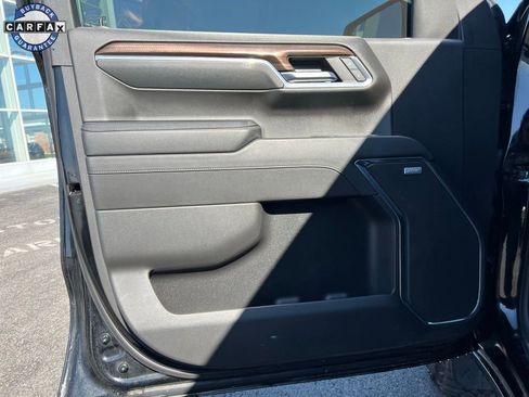 Used 2024 Chevrolet Silverado 1500 LT Trail Boss w/ Convenience Package II image 9