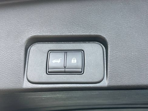 Used 2025 Nissan Rogue SV AWD/4WD image 23