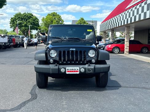 Used 2017 Jeep Wrangler Sport w/ Connectivity Group AWD/4WD image 2