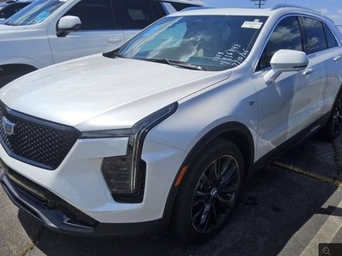 Used 2025 Cadillac XT4 Premium Luxury w/ LPO, ONYX Package AWD/4WD image 1