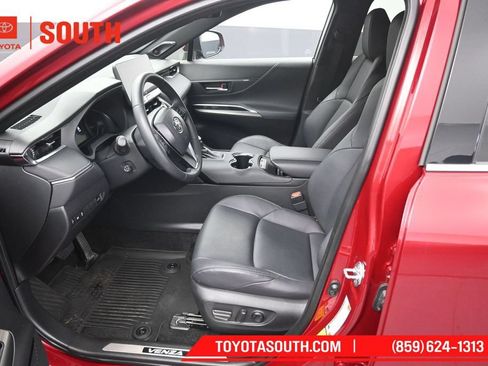 Used 2023 Toyota Venza XLE AWD/4WD image 9