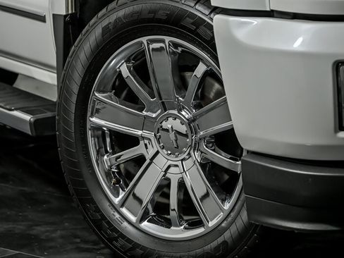 Used 2018 Chevrolet Silverado 1500 High Country AWD/4WD image 3