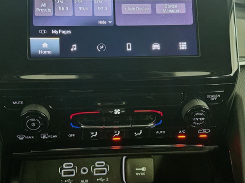 Used 2023 Jeep Grand Cherokee Laredo image 24