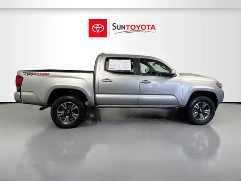 Used 2018 Toyota Tacoma TRD Sport w/ Technology Package AWD/4WD image 2