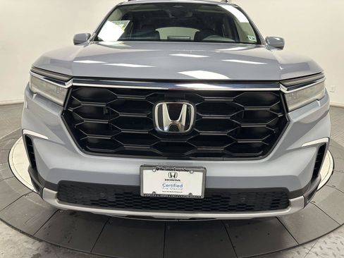 Used 2023 Honda Pilot Touring image 5