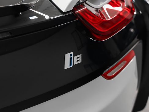 Used 2019 BMW i8 image 30