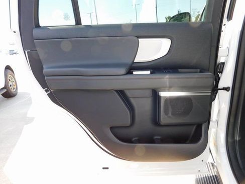 New 2025 Ford Expedition Active image 17