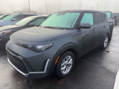 Certified 2023 Kia Soul LX w/ LX Technology Package image 3