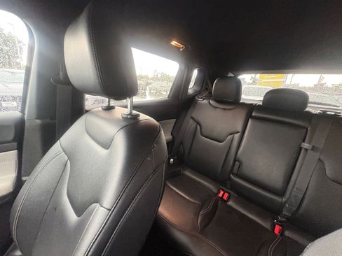 Used 2025 Jeep Compass Limited image 40