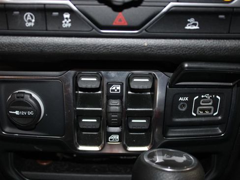 Used 2025 Jeep Wrangler Unlimited Sport AWD/4WD image 29