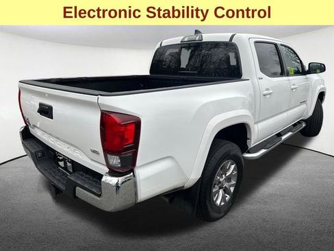Certified 2018 Toyota Tacoma SR5 image 11