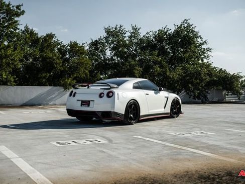 Used 2014 Nissan GT-R Premium image 59